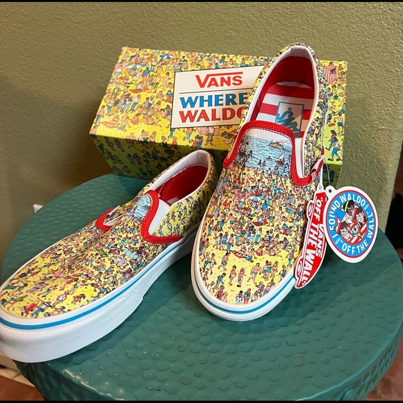 Never worn Where’s Waldo x Vans slip ons. Box is in perfect shape. Size 5/ 6.5 - Picture 4 of 4